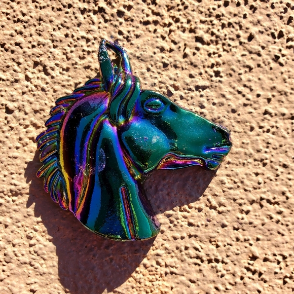 New Carved Multicolor Silver Horse's Head Pendant. - Picture 6 of 12
